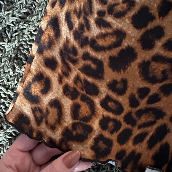 Olivia Rae Leopard Animal Print Turtleneck cropped long sleeve Top Size Medium - Picture 3 of 6